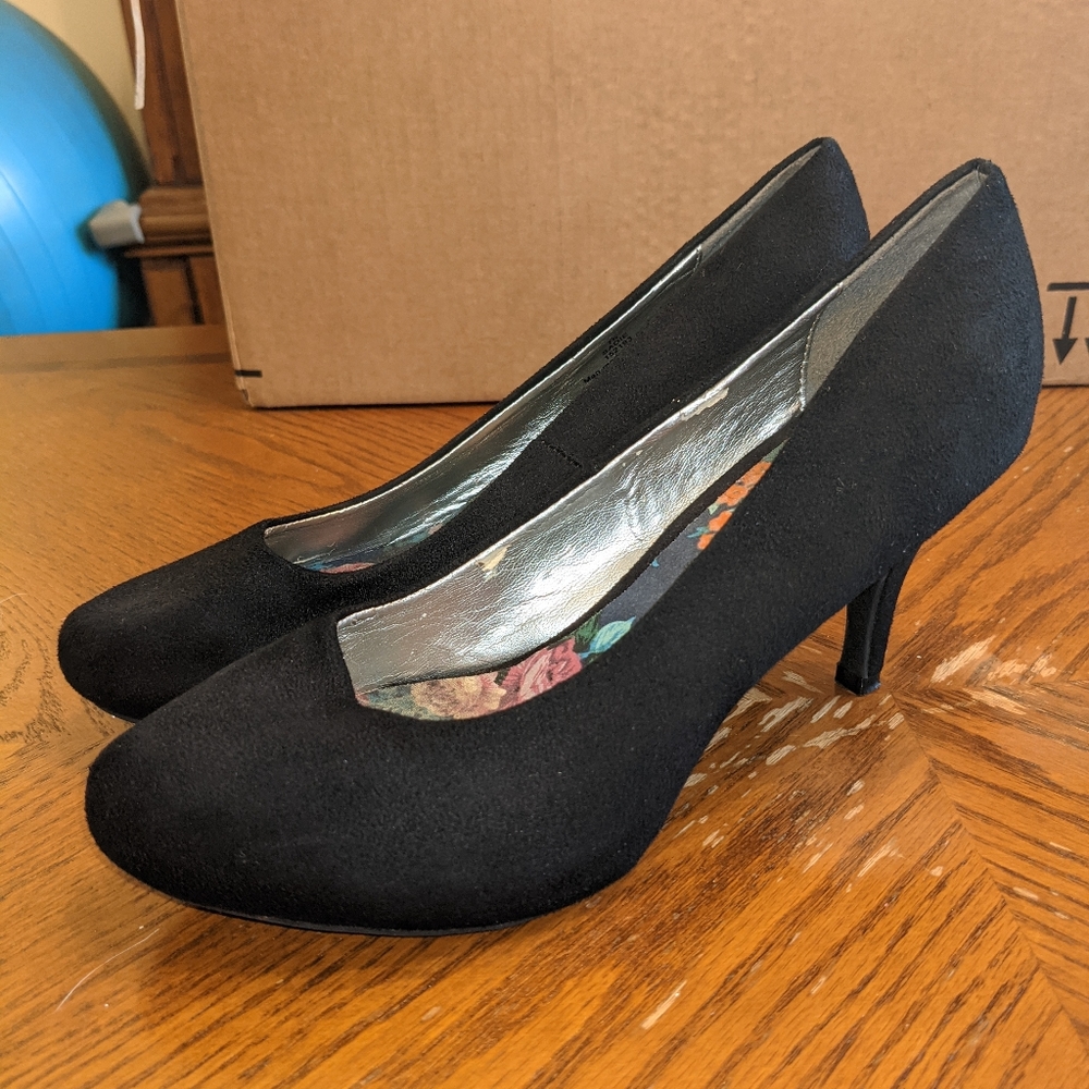 Black Suede Heels*Used Great Condition*7.5